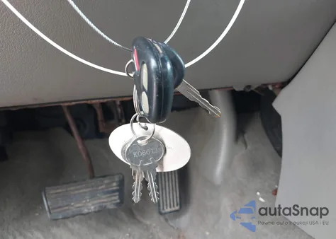 2000 Chevrolet Silverado C1500 z USA, uszkodzony, nr VIN 2GCEC19T0Y1368923